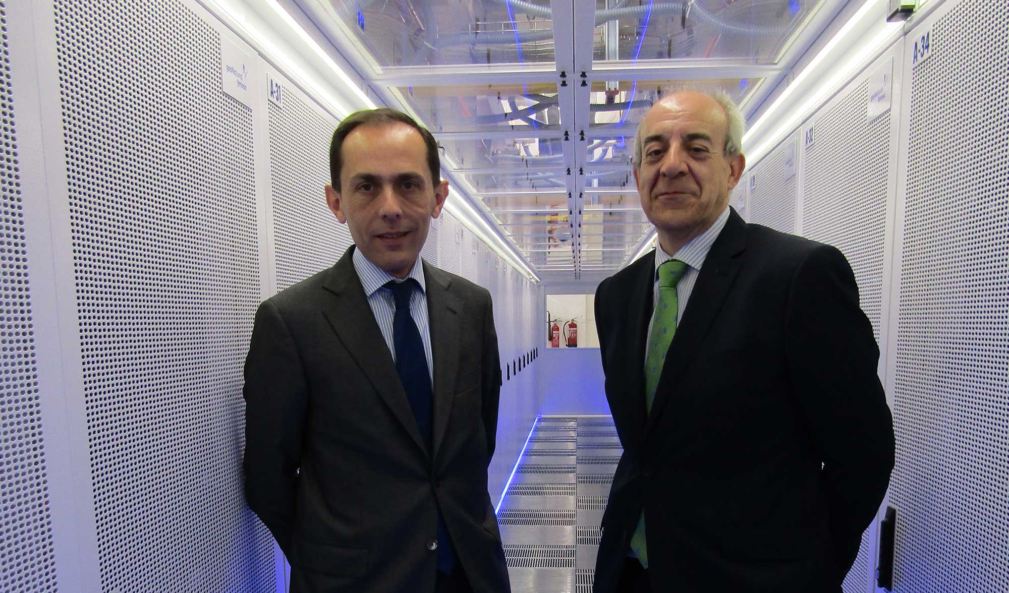 Javier Cantero Fernndez, responsable de Infraestructuras IT de Gas Natural Fenosa (derecha) y Jos Matnez Cristobal...
