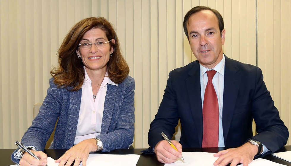 Beatriz Rivera, directora general de ENAC, y Mauricio Garca de Quevedo, director general de FIAB, durante la firma del acuerdo...