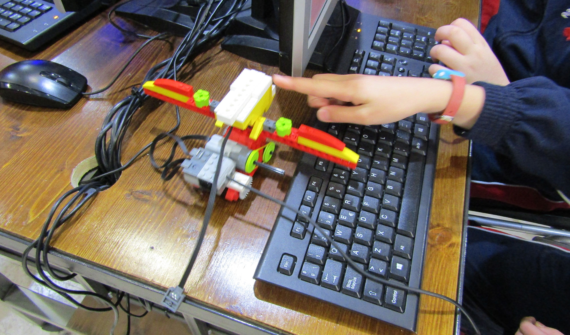 Los alumnos son capaces de construir y manejar perfectamente un robot con Lego Wedo y Scracth