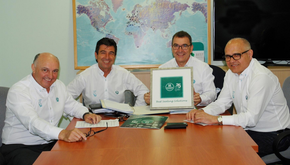 Los tres socios de Tecseal (Csar Garca, Quim Grcia y Jos Luis Carbajo) con el gerente de la misma (Eladio Riesgo)