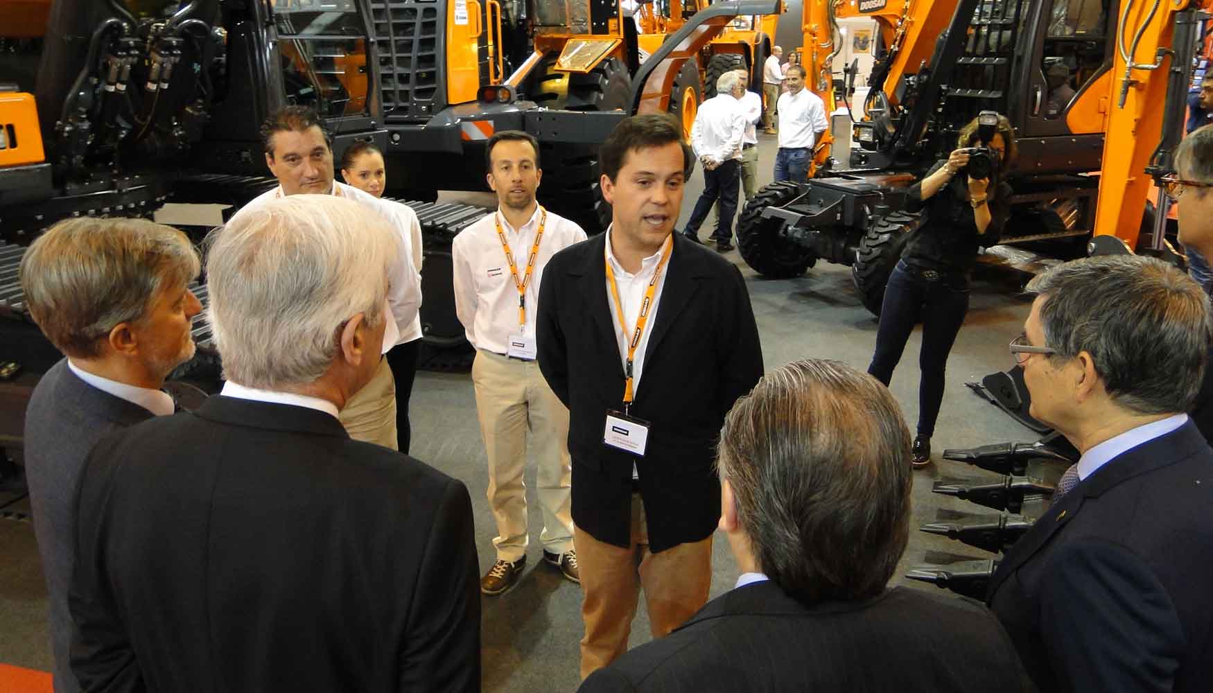 Francisco De Borja De Ansorena, director general de Centrocar en Espaa, atiende a las autoridades durante la inauguracin de Smopyc 2017...