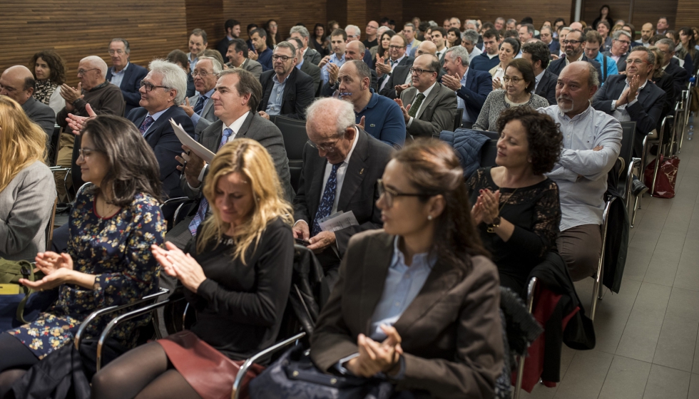 El evento tuvo lugar en el Colegio de Economistas de Catalua y a l acudieron unos 150 representantes del sector de los hidrocarburos y las...