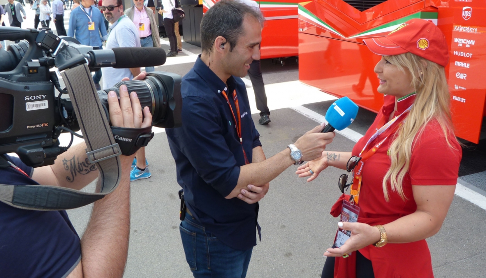 La atleta espaola atiende a medios de comunicacin en el circuito de Circuit de Barcelona Catalunya