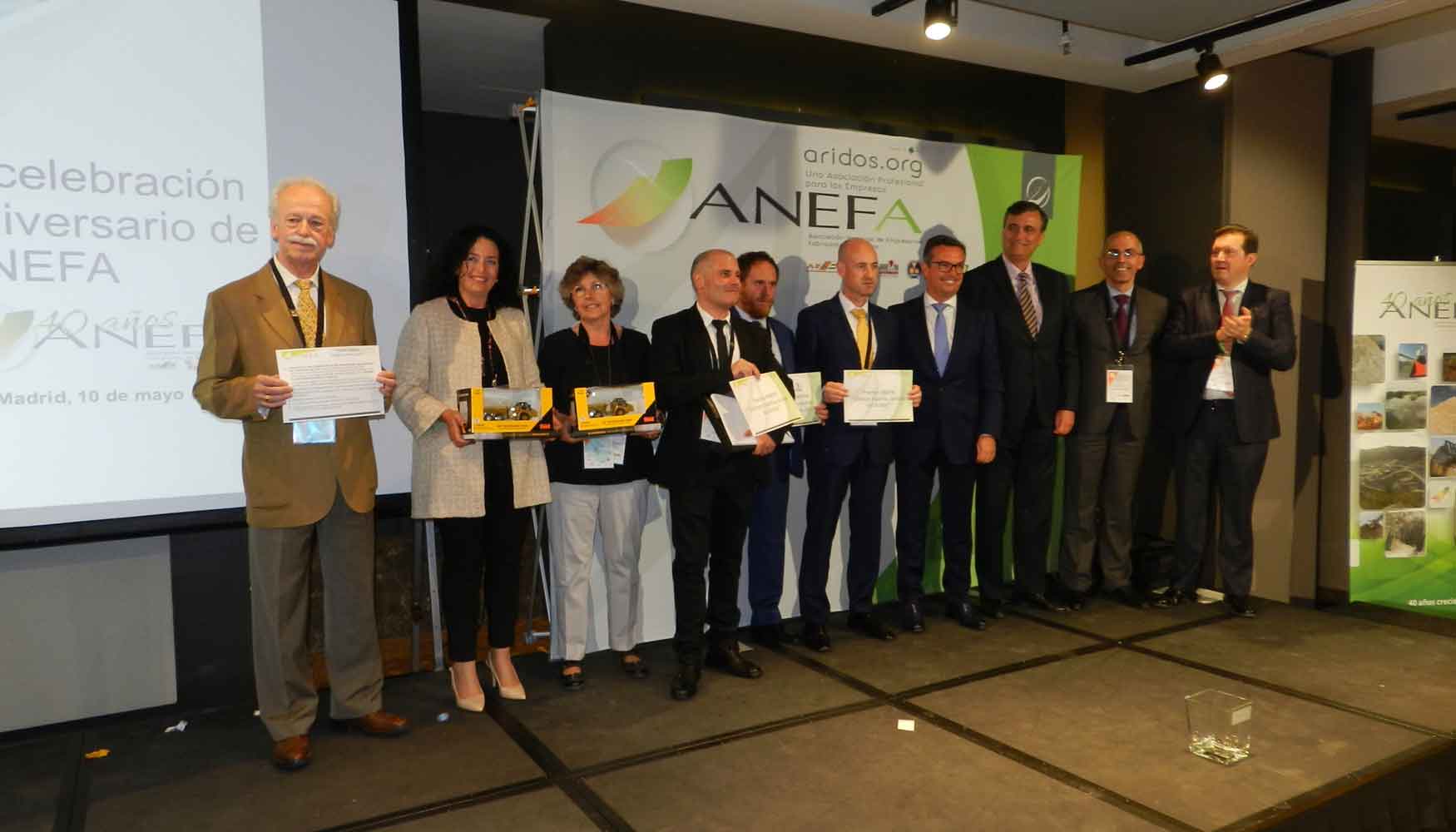 Foto con todos los galardonados en los premios organizados con motivo de la celebracin del 40 aniversario de Anefa...