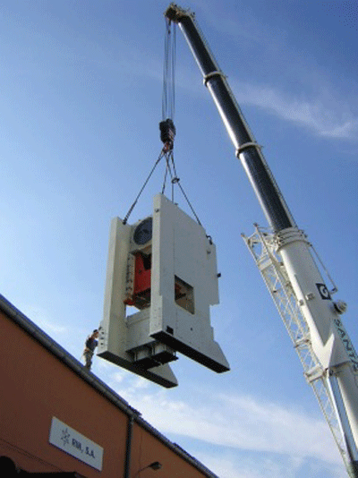 Acceso a planta por puerta principal inviable debido al tama�o de prensa