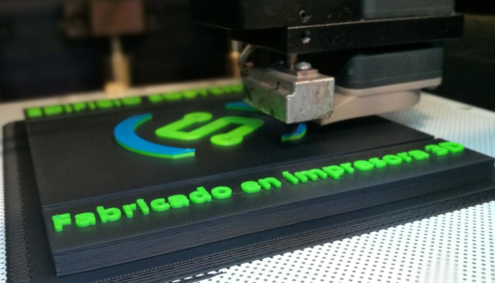 Impresora 3D Zortrax imprimiendo un cartel para las oficinas de Solitium en Madrid