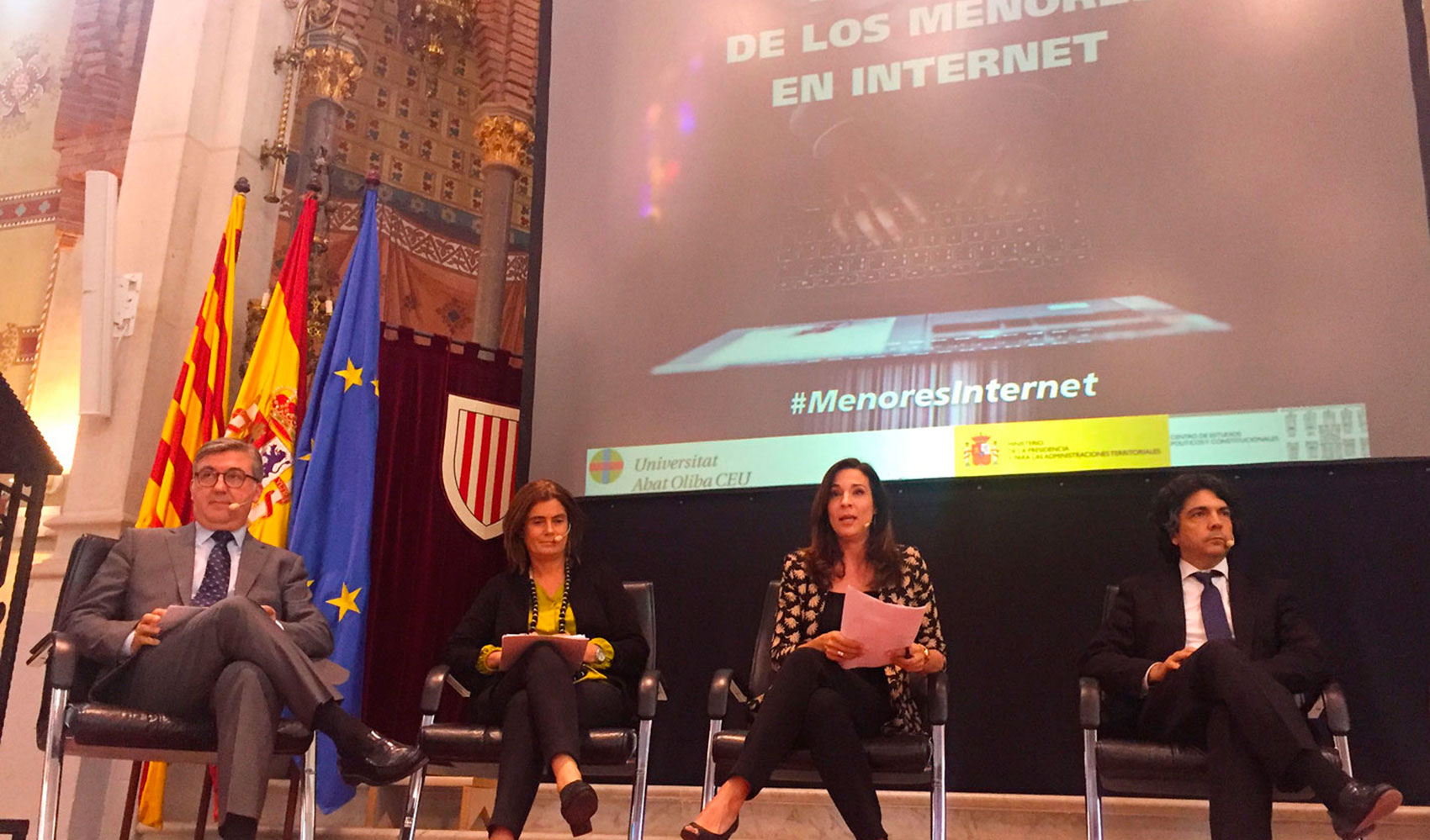 El Seminario 'Los derechos de los menores en internet', celebrado en Barcelona, abog por ensear el uso adecuado de las TIC en las aulas...