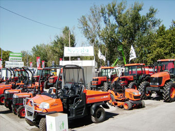 Kubota Spain presented its range of tractors, which highlighted the greengrocer ME8200DTM and the olive fruit of profile under ME9000...