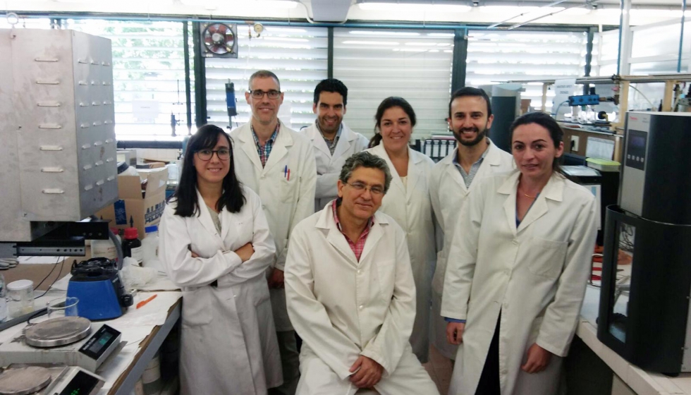 Miembros del grupo de investigacin Tecnologa y diseo de productos multicomponentes de la Universidad de Sevilla