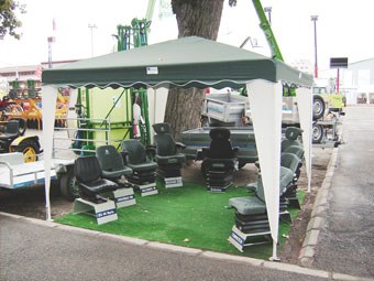 El stand de Nutriset cont con la gama Grammer de asientos compactos para tractores fruteros o viedos, de gran confort...