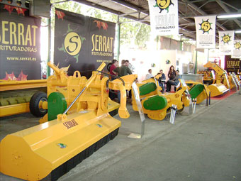 Serrat booth featured variety of shredders and desbrazadotas of various sizes...