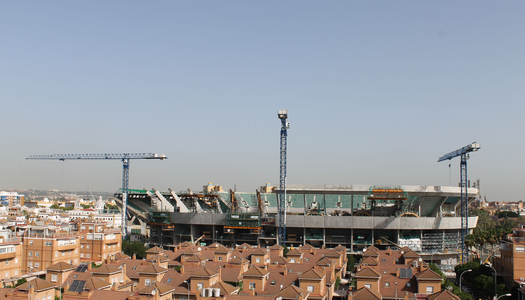 Las gras se han montado sobre base en cruz de 4,5 metros en lugar de sobre base de 6 metros, que suele ser ms habitual en este modelo...