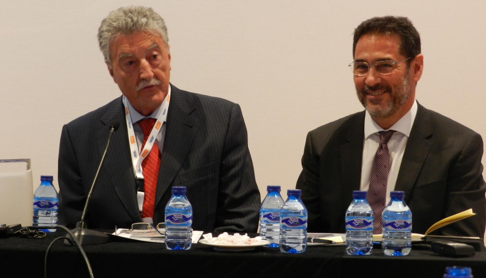 El presidente de Andece, Manuel Aguado (izquierda) y el presidente de la APCE, Juan Antonio Gmez Pintado, durante su ponencia...