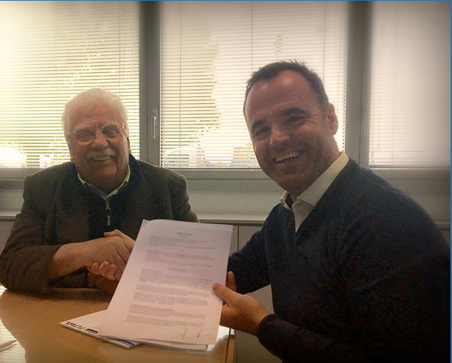 Firma del acuerdo entre Fortunato Vianello, CEO de Forel, y Gonzalo Martinez, CEO de Solutec Glass