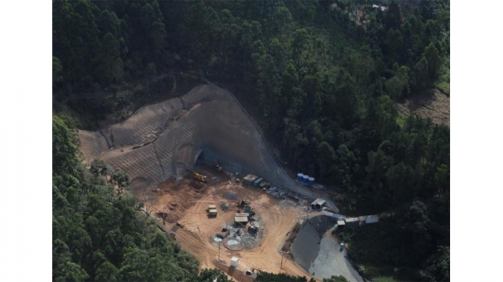 Foto 5: Emboquille Oeste del t�nel 401