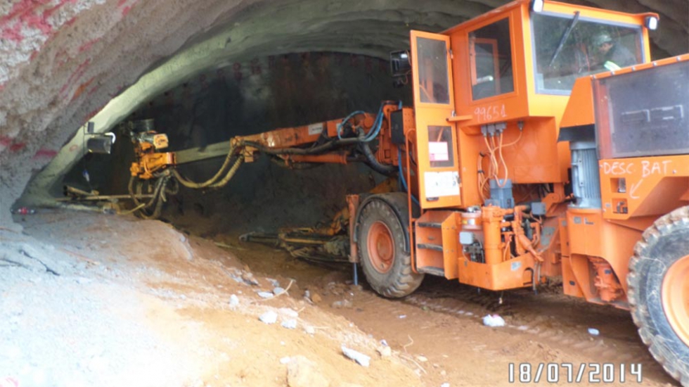 Foto 14: Jumbo para perforaci�n de t�nel