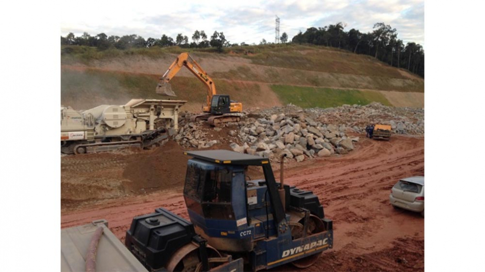 Foto 18: Planta de machaqueo dentro de la traza