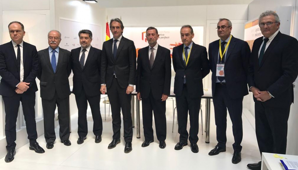 Acto de la firma con las 5 autoridades portuarias