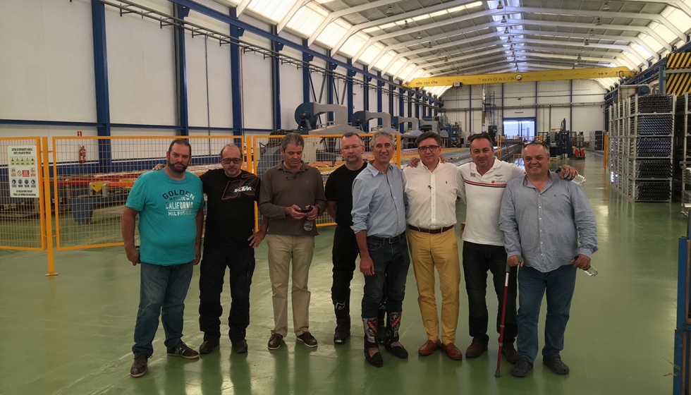 Manuel Torres (tercero por la derecha), gerente de Extrusionados del Levante, recibi a los integrantes de la Ruta del Cerramiento 2017...