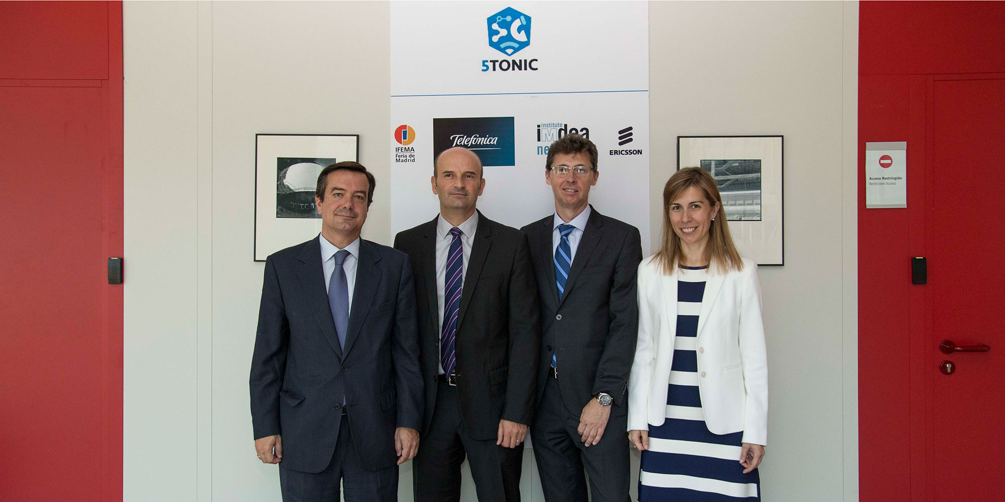De izquierda a derecha, el director general de Ifema, Eduardo Lpez-Puertas; el presidente de Telefnica I+D y Presidente de 5Tonic...