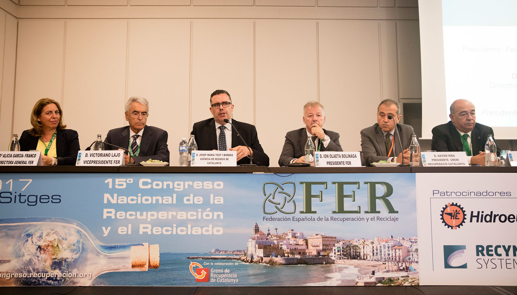 Todos los participantes en el 15 Congreso de FER destacaron la importancia cada vez mayor del reciclaje en una sociedad que tiende hacia la Economa...