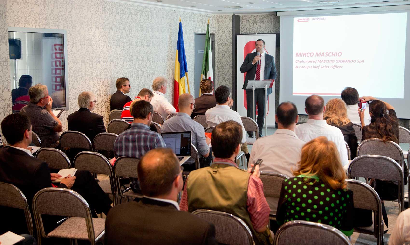 Mirco Maschio, presidente de la compaa, acogi personalmente a periodistas y distribuidores durante la visita a Rumana...