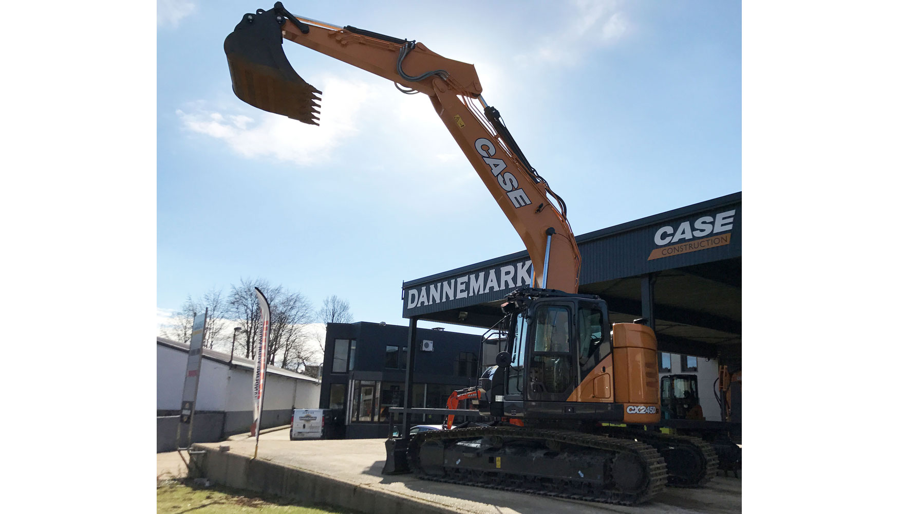 Excavadora Case CX245D SR en las instalaciones del concesionario Dannemark SA