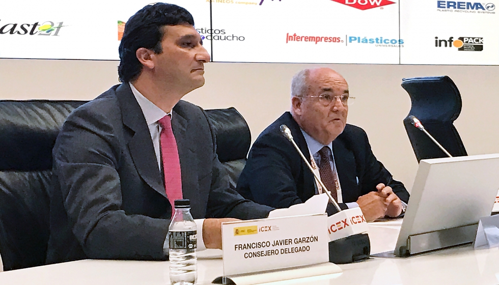 Javier Garzn Morales, consejero delegado del Icex (izquierda) y Luis Rodrigo, presidente de Anaip