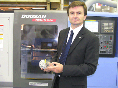 Llus Barnadas, Managing Director of Comher (representative in Doosan Spain), with the TL 200, the latest in high-production...
