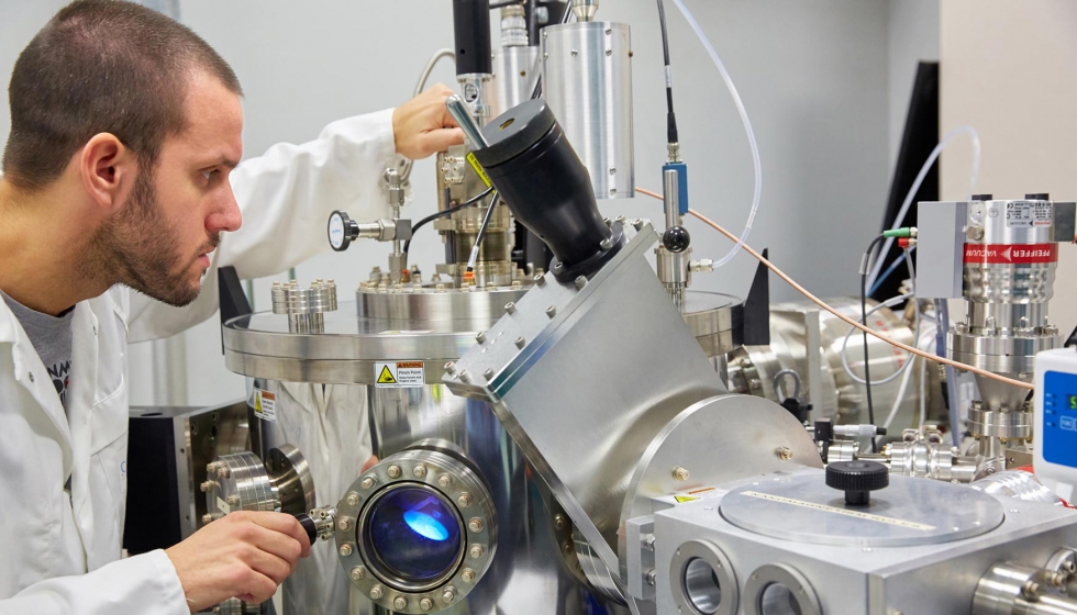 Lorenzo Fallarino en el Laboratorio de Caracterizacin Fsica de nanoGUNE (nanoGUNE)