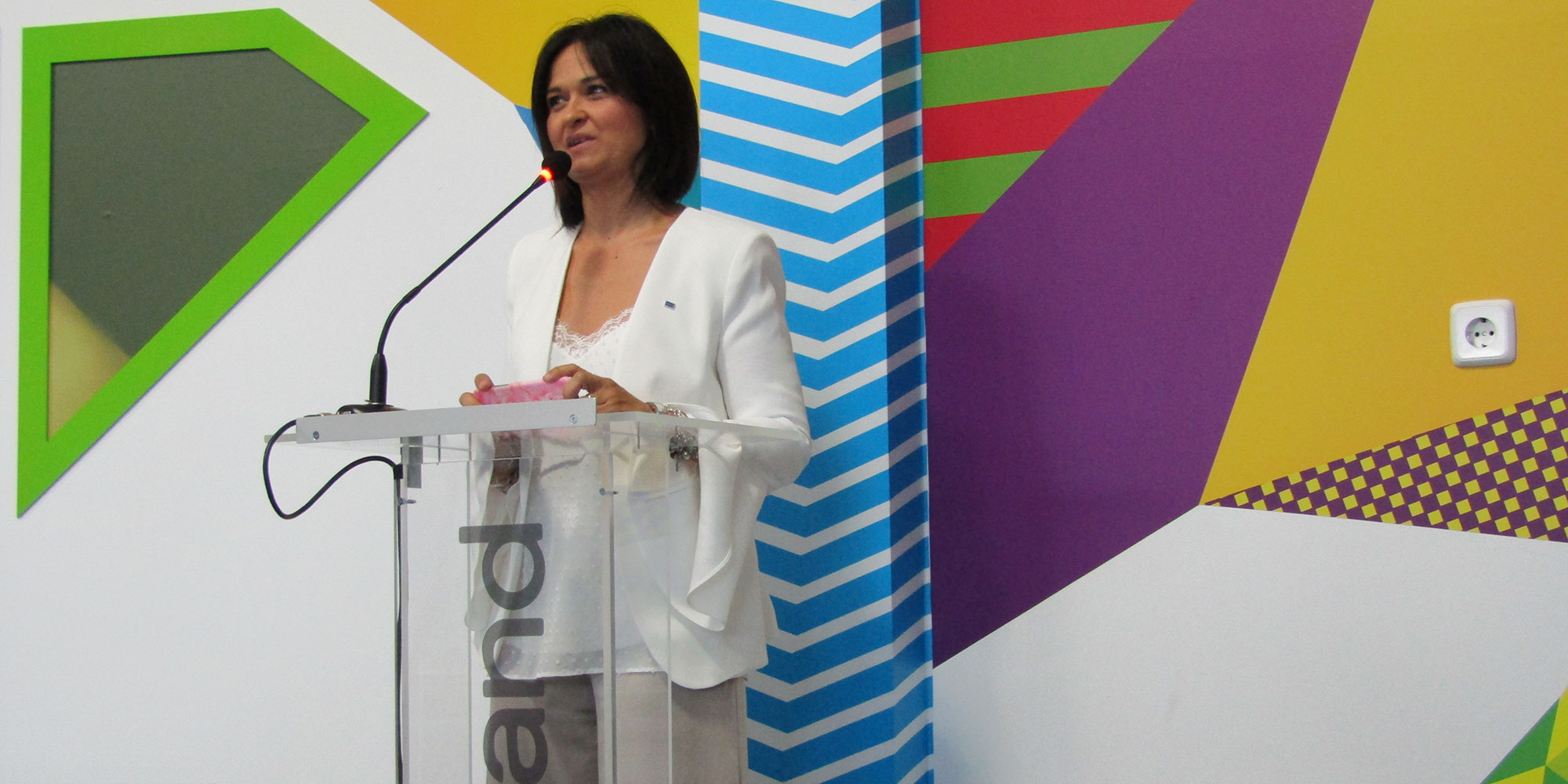 Stefania Cimino, presidenta y CEO de Roland DG South Europe, fue la encargada de abrir la jornada y dar paso a las diferentes intervenciones...