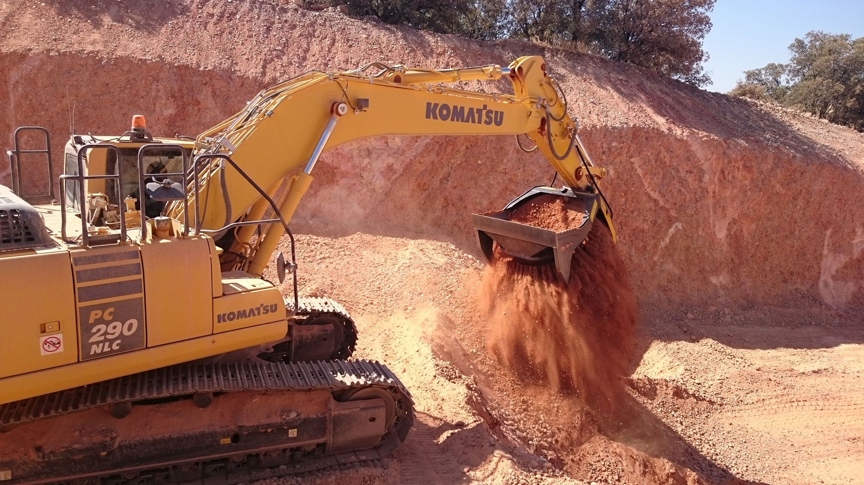 Cuchara MB-S18 en excavadora Komatsu, trabajando en Espaa