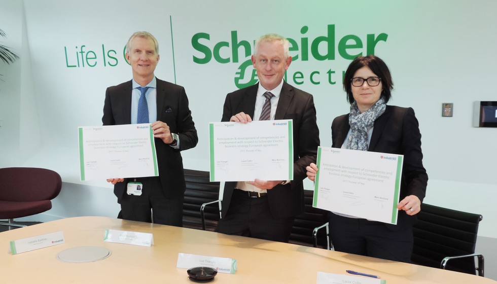 Instantnea del acuerdo. Foto: Schneider Electric