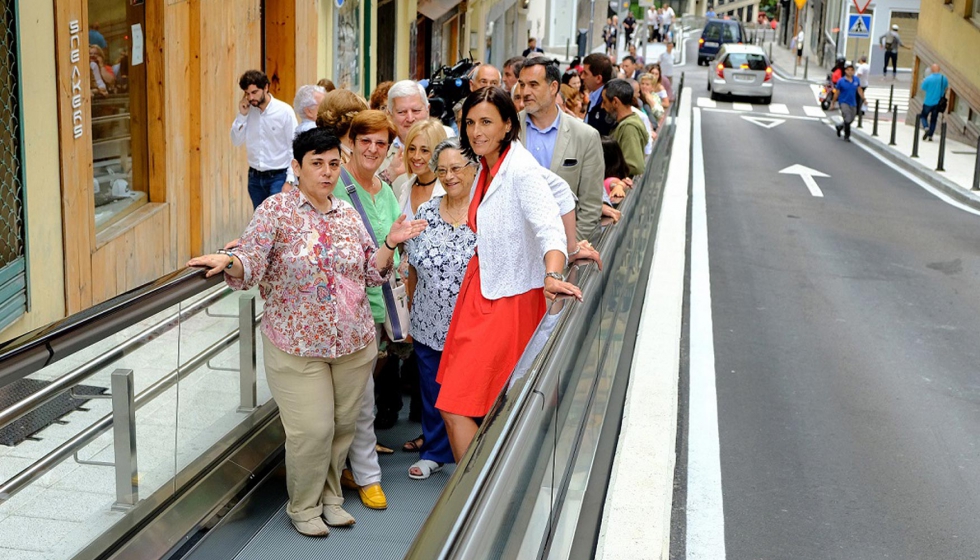 La alcaldesa de Santander, Gema Igual Ortiz, durante la inauguracin de las rampas de thyssenkrupp Elevator, instaladas por Copses...