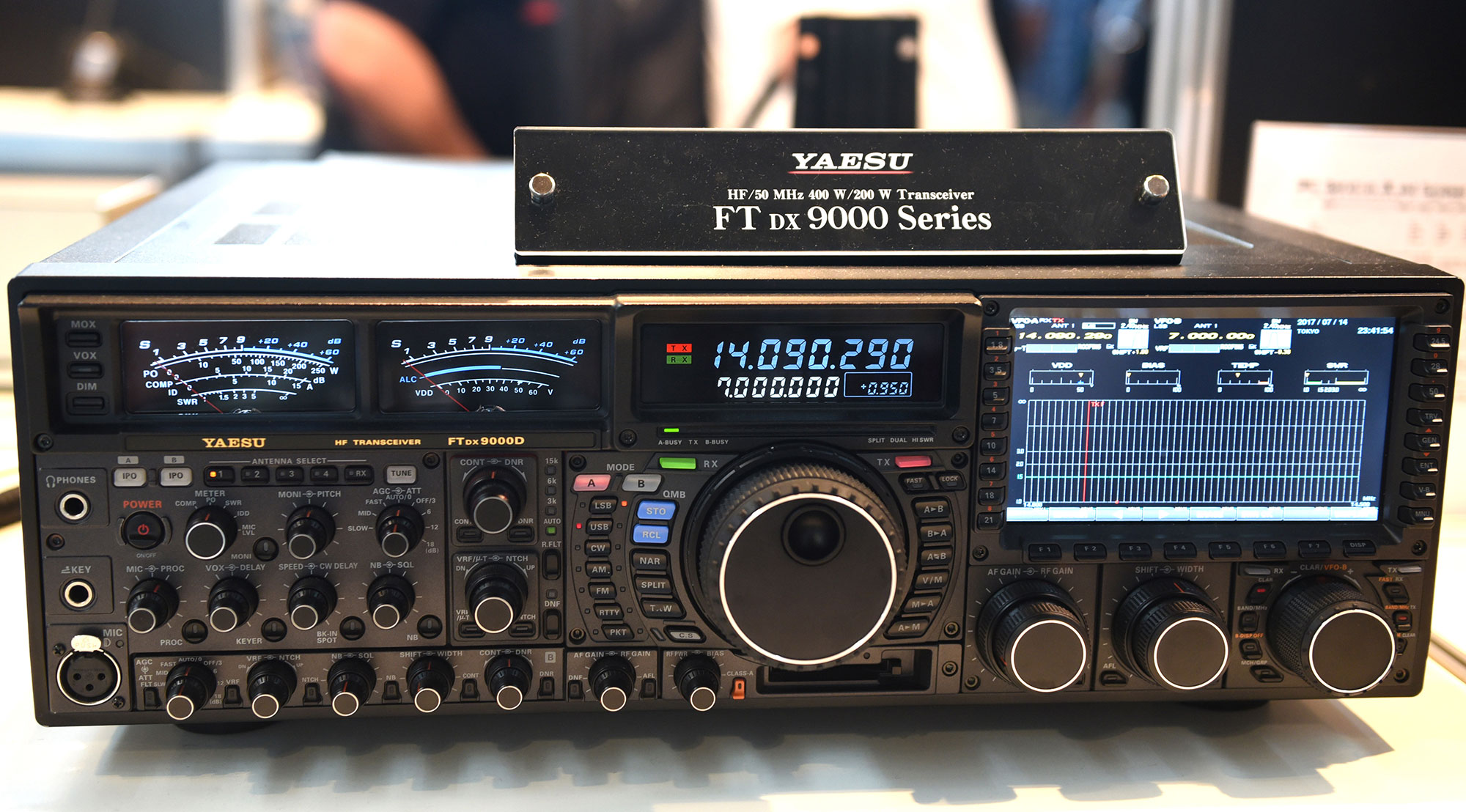 En la exposicin de la Ham Radio se encontraba la nueva serie de equipos transceptores Yaesu FT-DX9000, mximo exponente de los equipos gama alta...