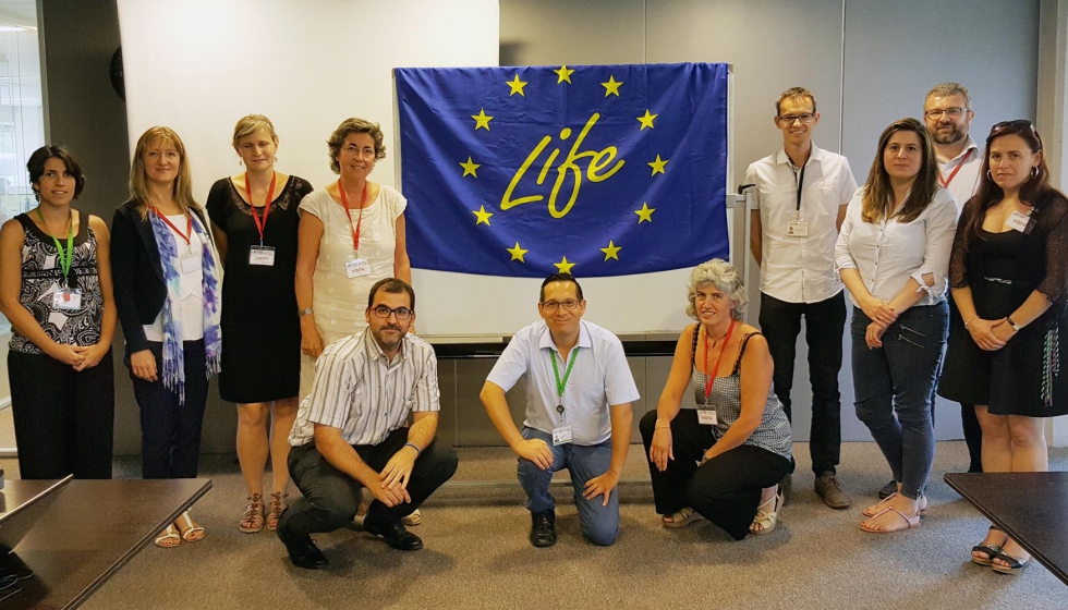 Miembros del consorcio del proyecto Life-Flarex en la sede de Leitat