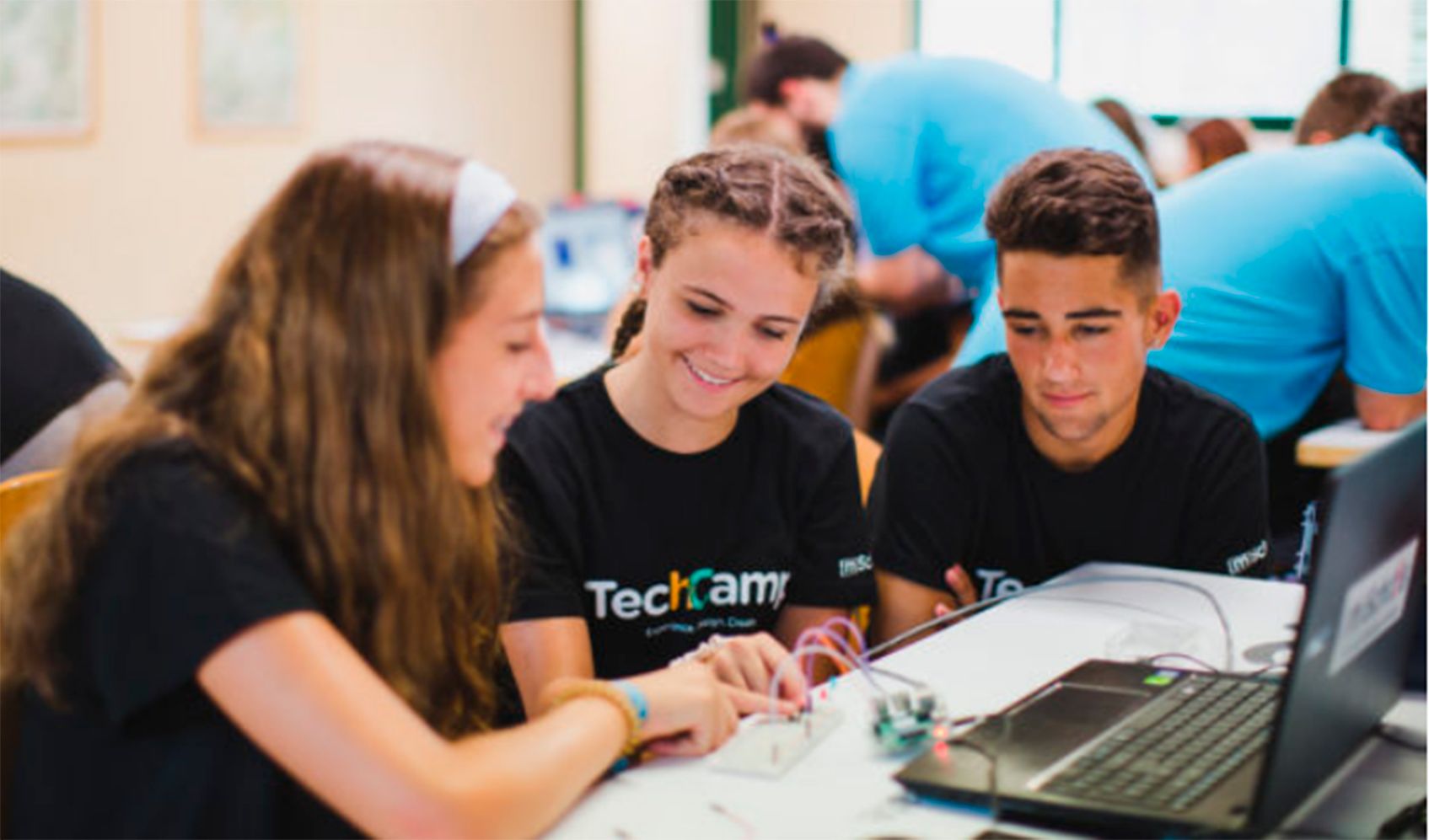 Los estudiantes de TechCamp aprendern a crear y disear soluciones centradas en smart cities mediante la programacin de un microcontrolador que...