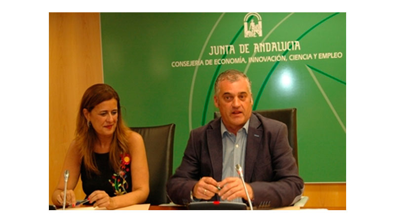 Sonia Gaya y Javier Carnero en la firma del protocolo de colaboracin