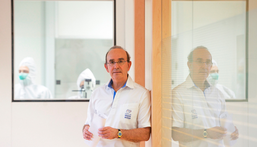 Eduardo Anitua en el laboratorio de Medicina Regenerativa de BTI