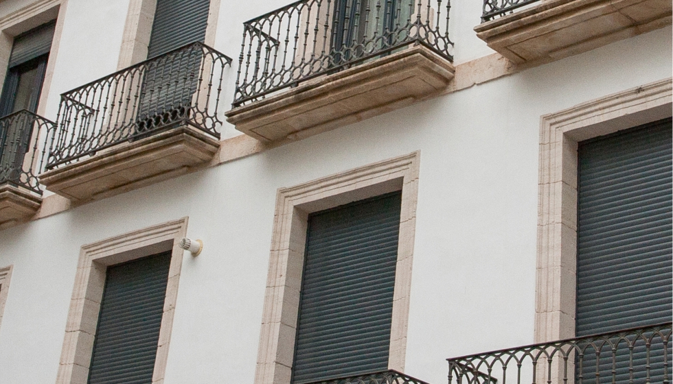 En la sustitucin de ventanas con persiana, el Plan Renove de la Comunidad de Madrid exige que el cajn de persiana tenga, como mnimo...