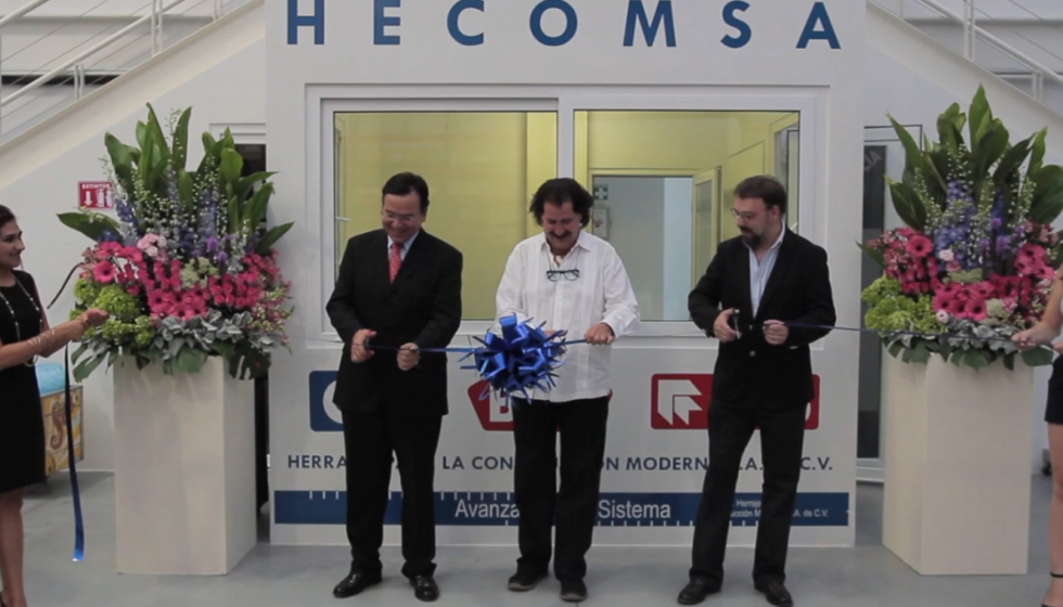 Instante de la inauguracin del nuevo centro logstico de Hecomsa, en Guadalajara, Mxico