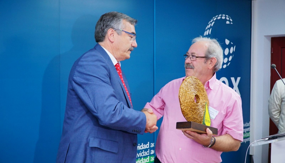 Entrega del premio 'Pedro Masa' a Juan Manuel Masa, gerente de la Cooperativa San Agustn de Obando