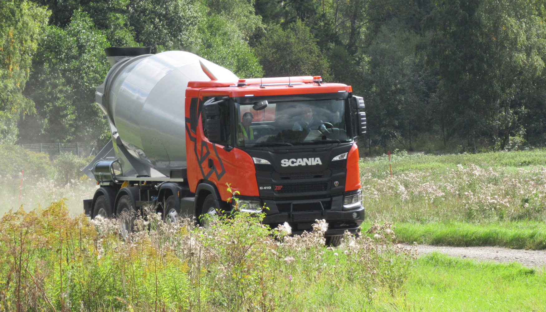 Scania figura entre los proveedores de soluciones de transporte lderes en todo el mundo. En 2016, entreg a sus clientes 73.100 camiones, 8...