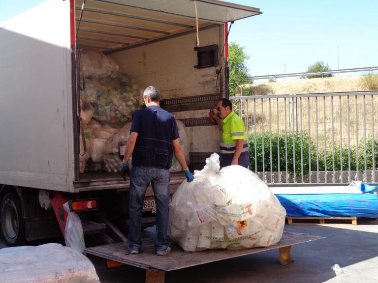 Los adjudicatarios debern dar un servicio de recogida a los cerca de 4...