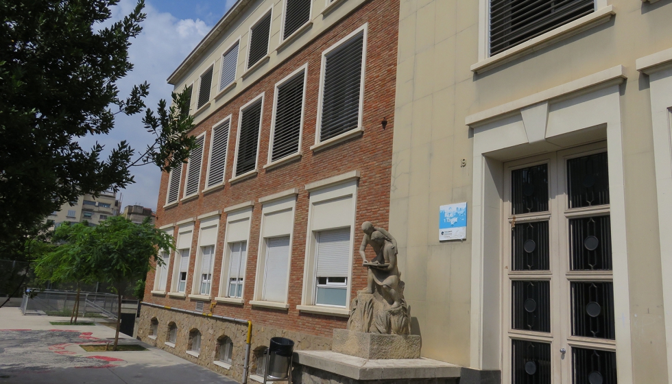La escuela Rius i Taulet, fundada en 1957, se ubica en la plaza Lesseps del barrio de Grcia de Barcelona