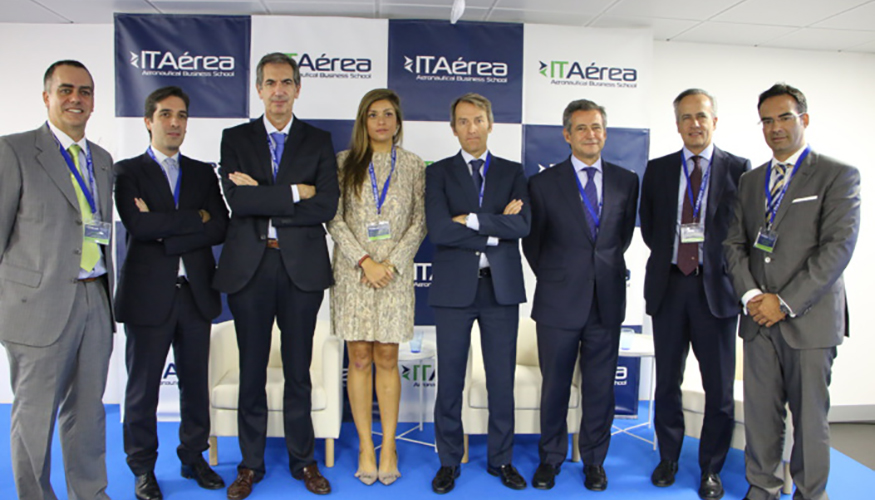 Foto de familia de los ponentes que participaron en el I Encuentro Sectorial de la Industria Aeronutica
