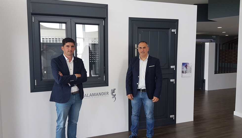 A la izquierda, Luis Manuel Gonzlez, socio gerente de Grupo Guadamia, y Ren Hoyos, responsable del departamento de ventas...