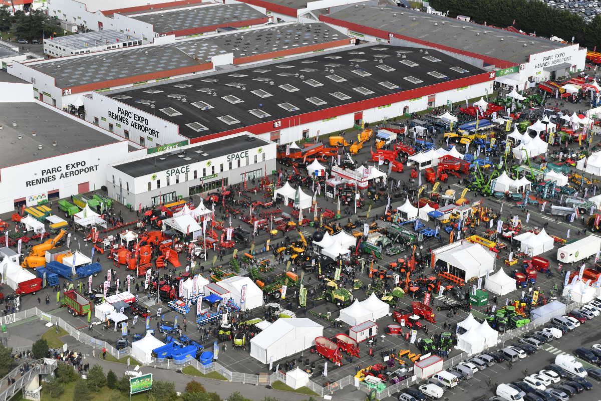 La exposici�n incluye una gran zona exterior con predominio de la maquinaria