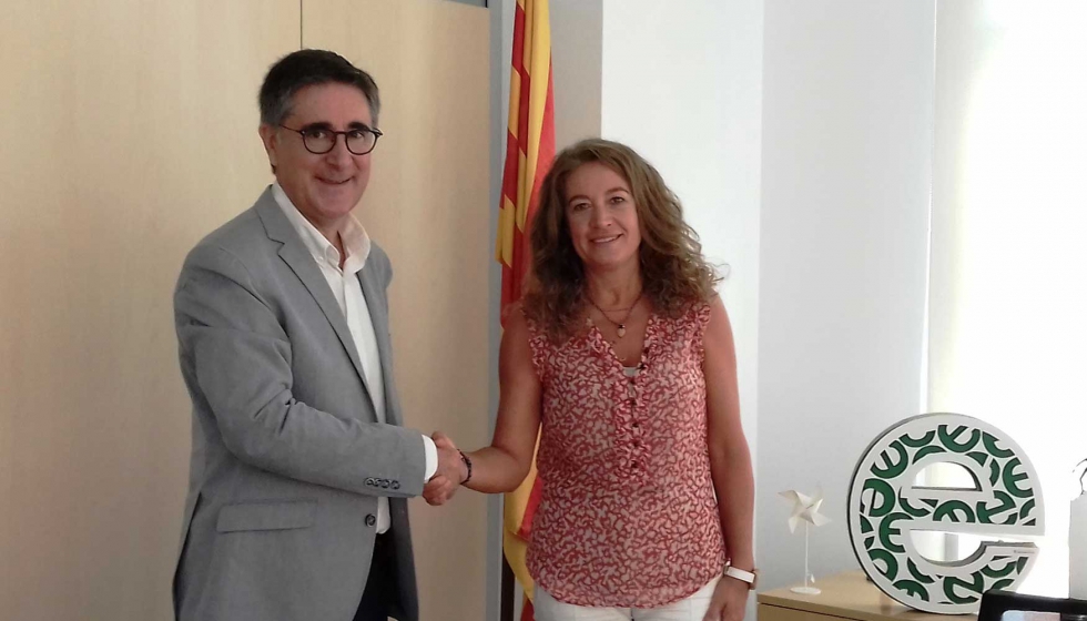 La directora del Icaen, Assumpta Farran, y el presidente del CAATEEB, Jordi Gonsalves, firmaron el acuerdo
