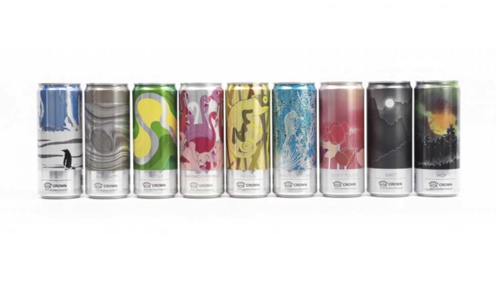 Nueva variedad de latas de bebidas Colourful World con acabado decorativo de Crown
